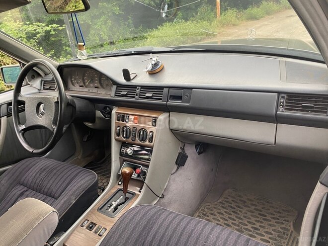 Mercedes 260 E-9