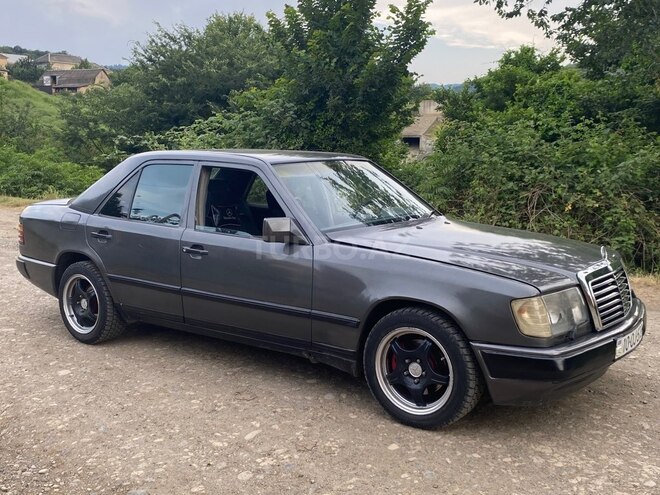Mercedes 260 E-6