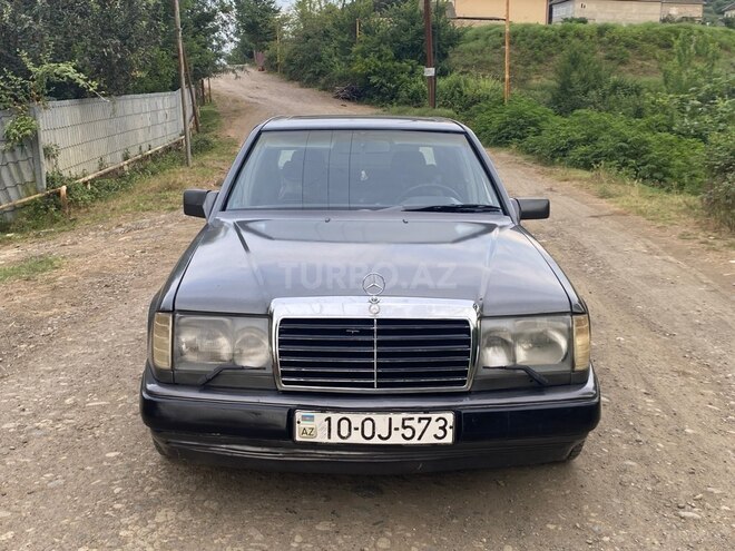Mercedes 260 E-1