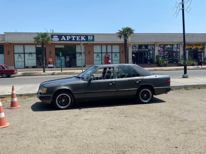 Mercedes 260 E-8