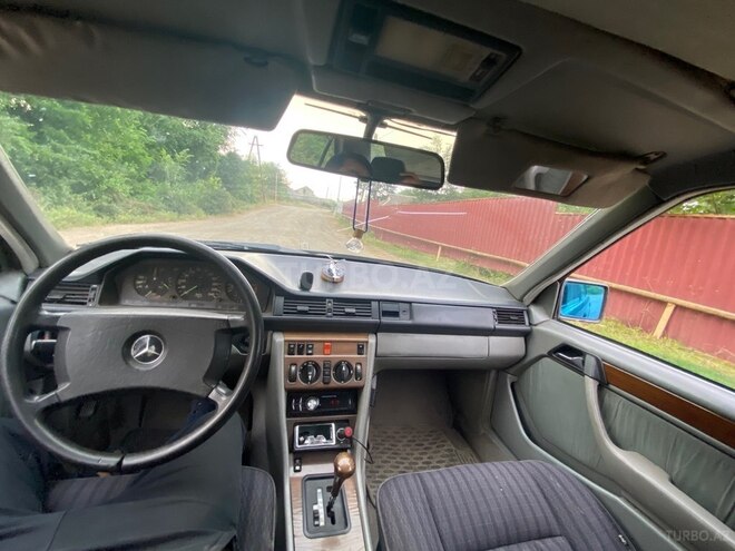 Mercedes 260 E-11