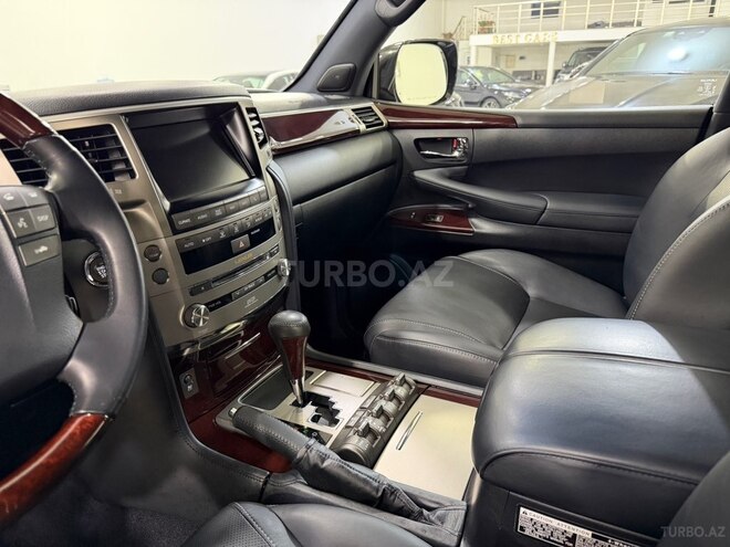 Lexus LX 570-24
