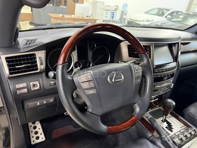 Lexus LX 570-23