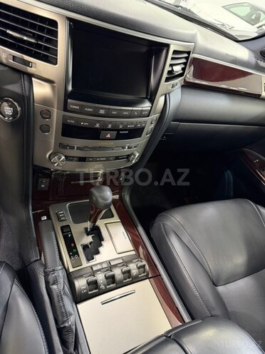 Lexus LX 570-25