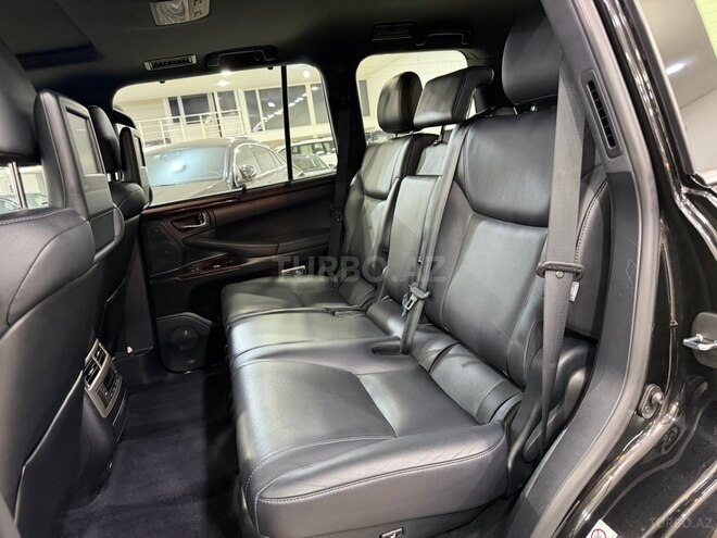 Lexus LX 570-30