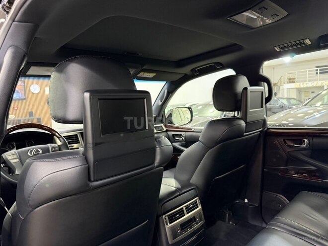 Lexus LX 570-31