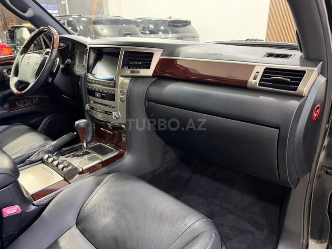 Lexus LX 570-33