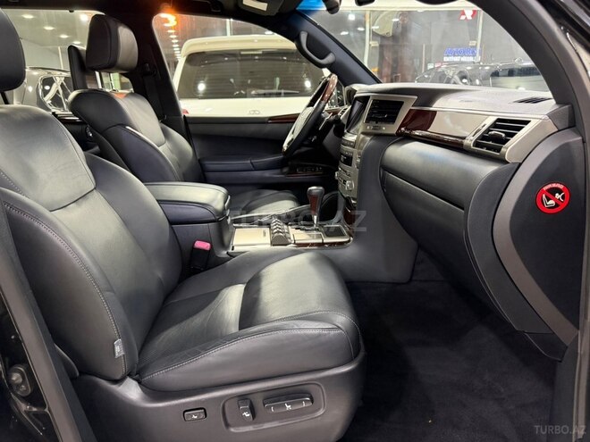 Lexus LX 570-36