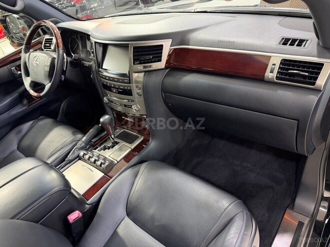 Lexus LX 570-38