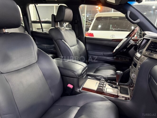 Lexus LX 570-37