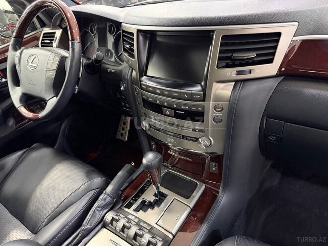 Lexus LX 570-39