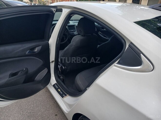 Chevrolet Cruze-11