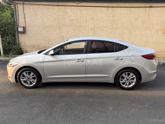 Hyundai Elantra-10