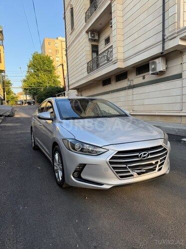 Hyundai Elantra-3