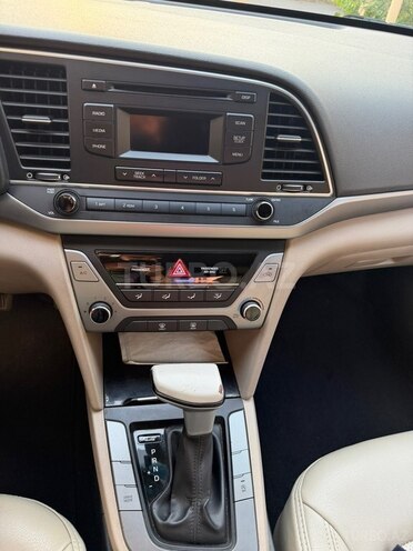 Hyundai Elantra-6