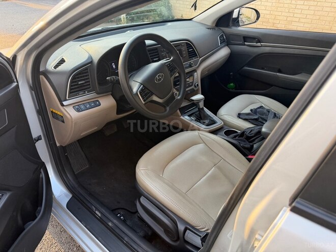 Hyundai Elantra-5