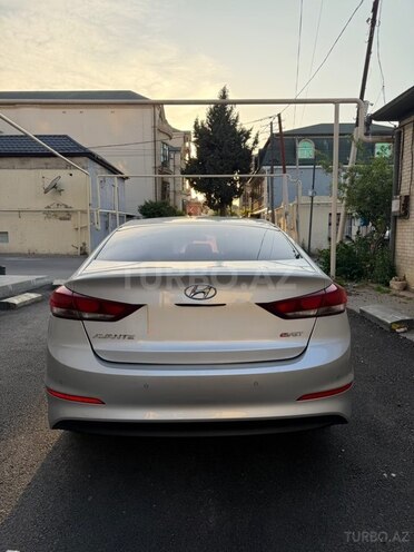 Hyundai Elantra-9
