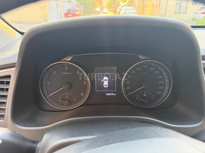 Hyundai Elantra-7