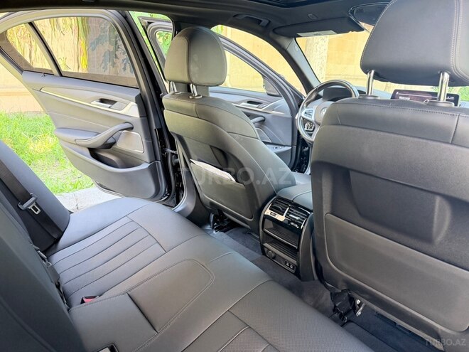 BMW 530e-11