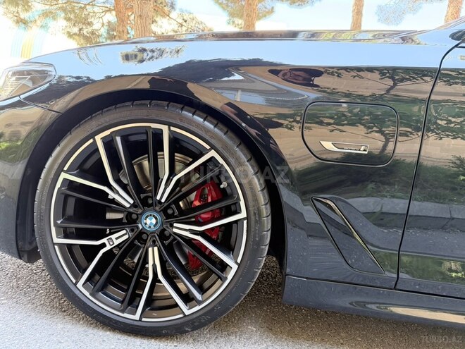 BMW 530e-13