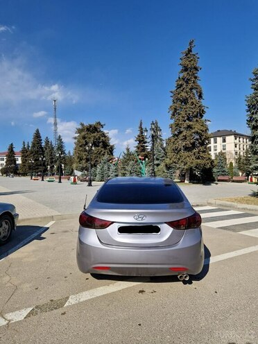 Hyundai Elantra-3