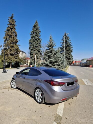 Hyundai Elantra-4