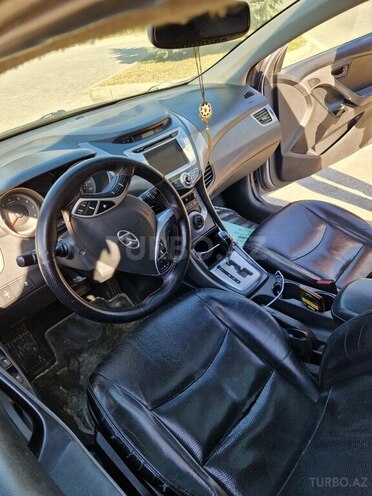Hyundai Elantra-5