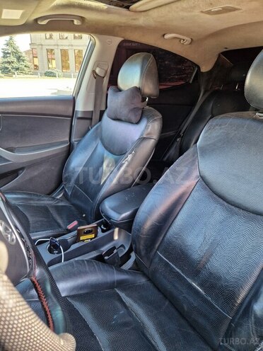 Hyundai Elantra-7