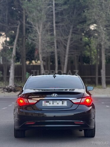 Hyundai Sonata-12