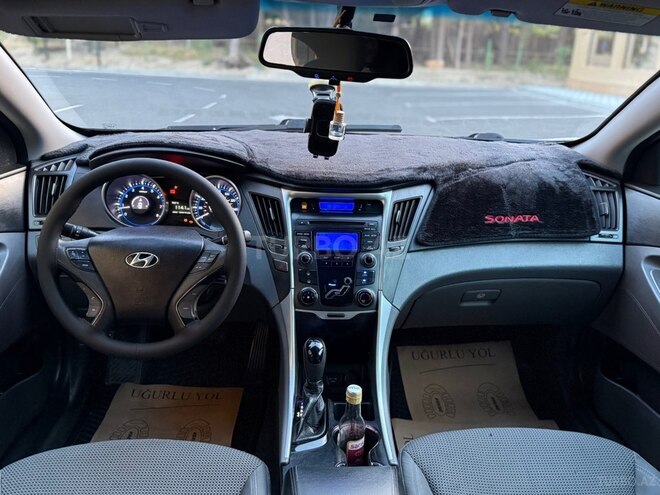 Hyundai Sonata-16