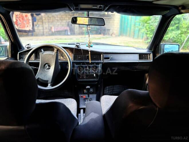 Mercedes 190-10