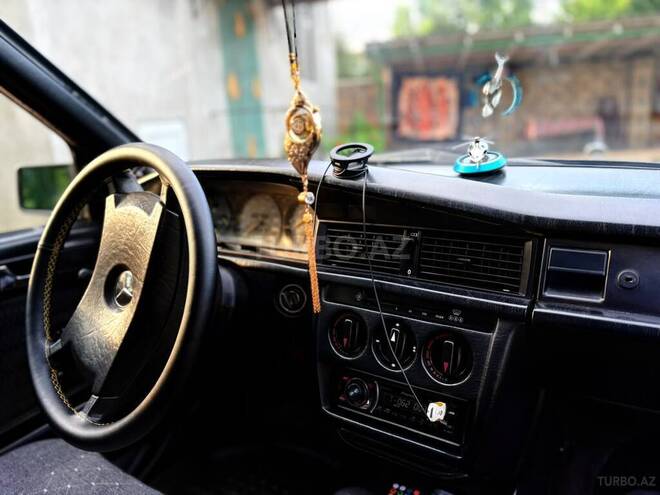 Mercedes 190-11