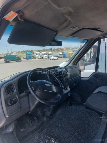 Ford Transit-5