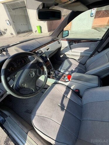 Mercedes E 240-6