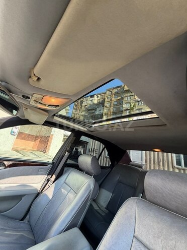 Mercedes E 240-5