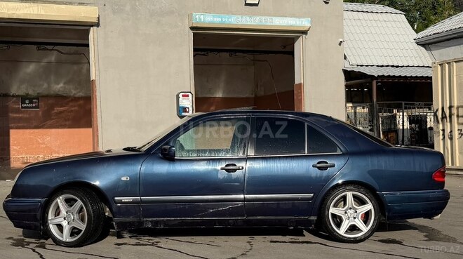 Mercedes E 240-15