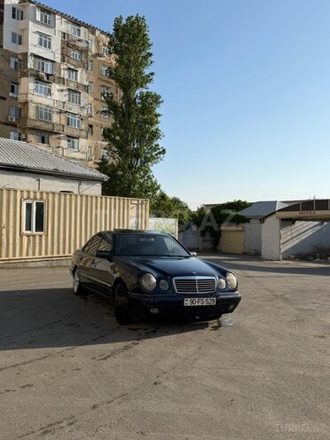 Mercedes E 240-1