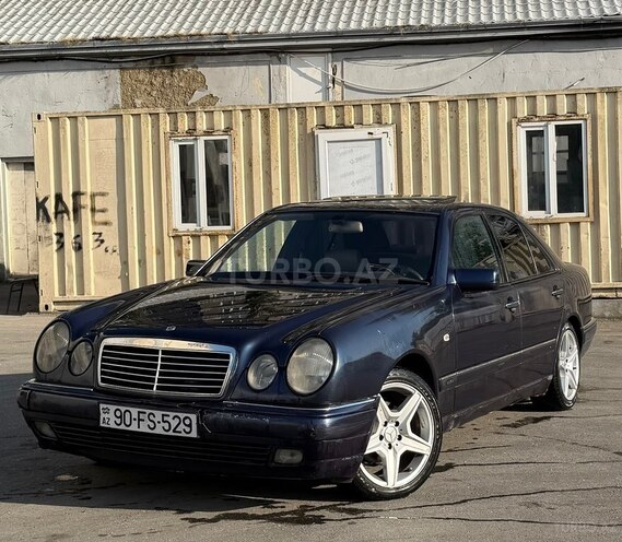 Mercedes E 240-16
