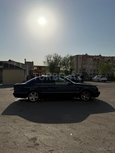 Mercedes E 240-12