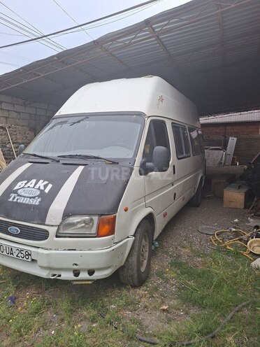 Ford Transit-9