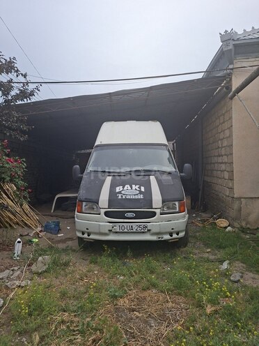 Ford Transit-10