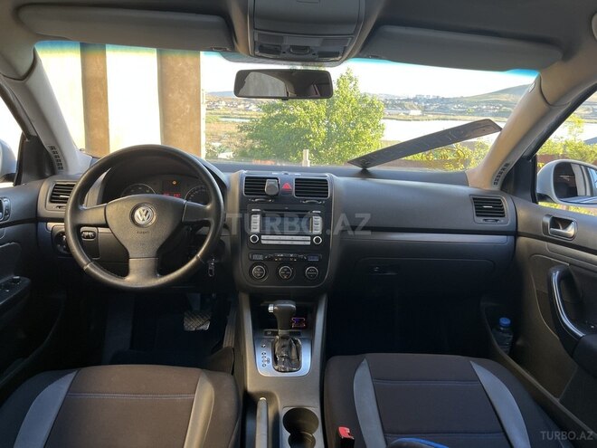 Volkswagen Jetta-12