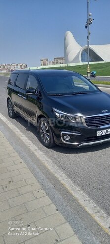 Kia Carnival-1