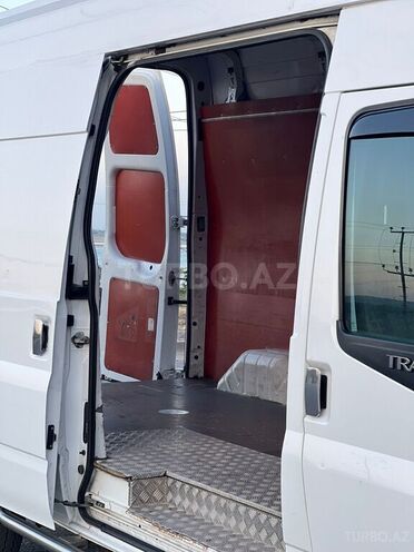 Ford Transit-11