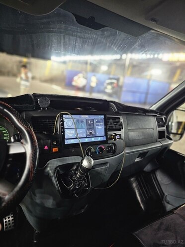 Ford Transit-10