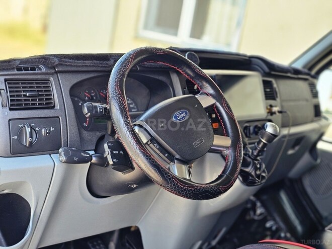 Ford Transit-7