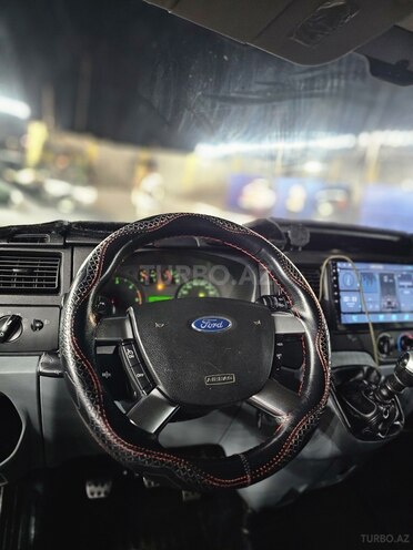 Ford Transit-9