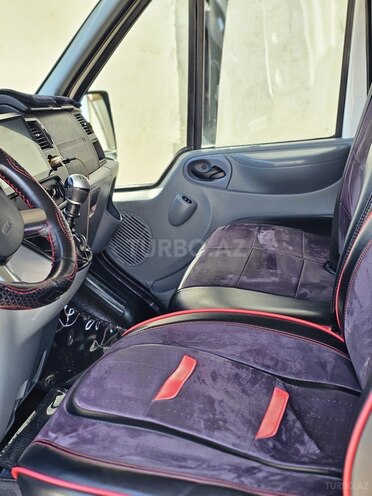 Ford Transit-8