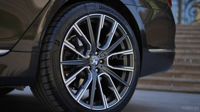 BMW 740-7