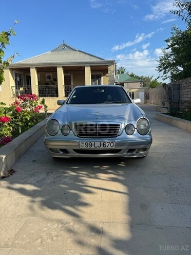 Mercedes E 200-1